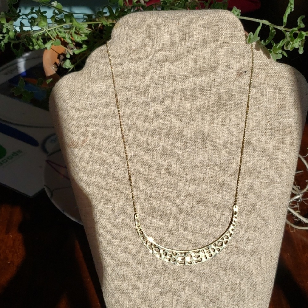 Stella & Dot Avalon Cresent necklace